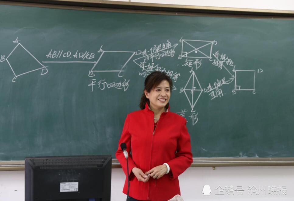 沧州八中老师马俊香,一条腿跪在凳子上讲课