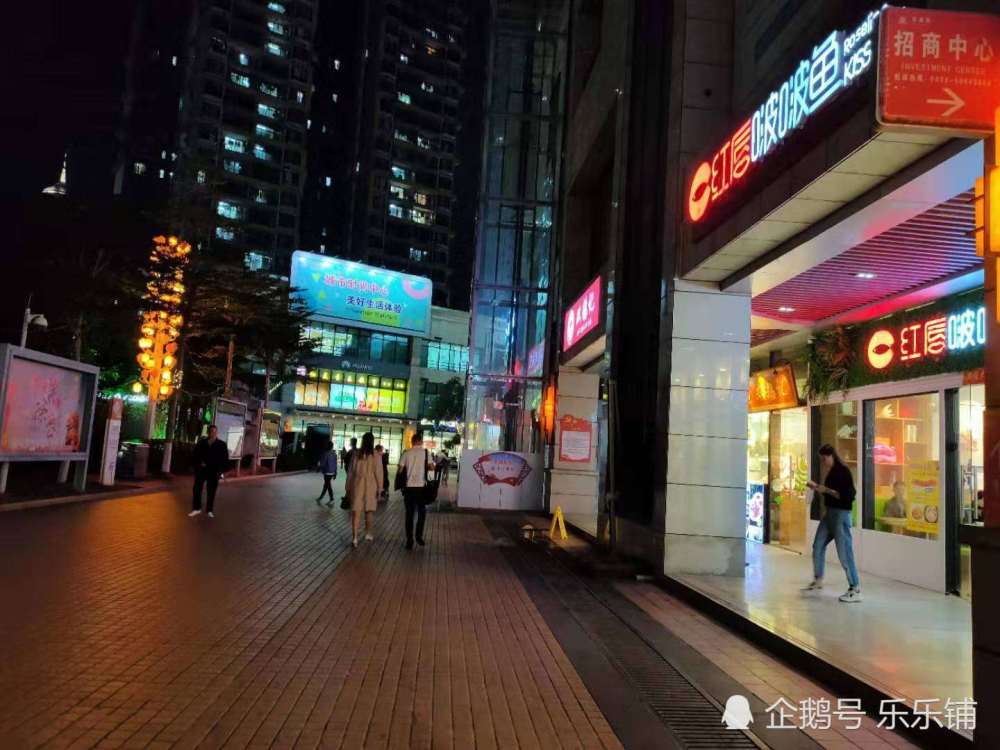 本店位于海口国贸玉沙路京华城一楼旺铺转让,人流量大,周边写字楼