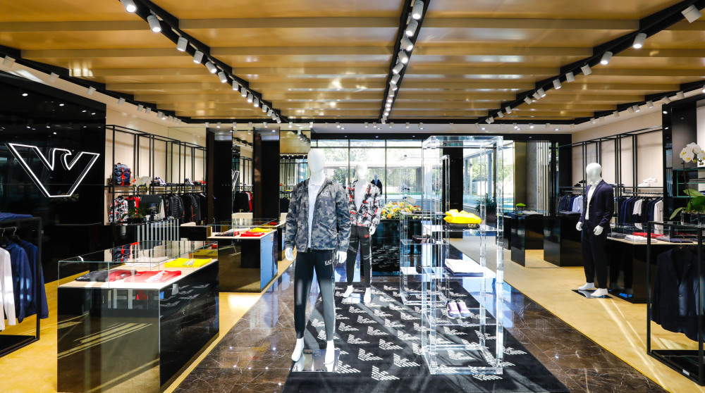 这是金地东北地区首次在住区内引入奢侈品主题集合店,也开创了金地