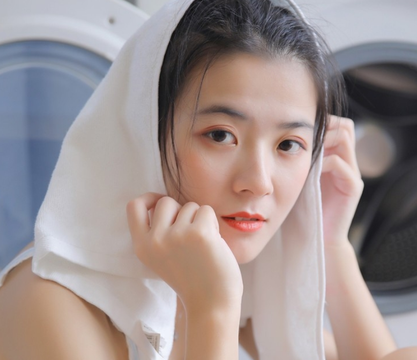 马尾辫美女,甜美可人,甜甜的笑简直融化人心