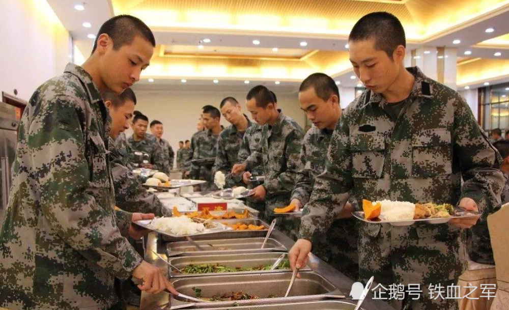 部队食堂士兵"最不喜欢"吃的一道菜,吃完忍不住想哭,当过兵的都会懂!
