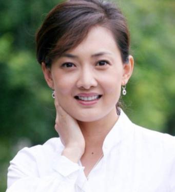 她经常登春晚,和郭冬临搭档被误认为是夫妻,今46岁风采依旧