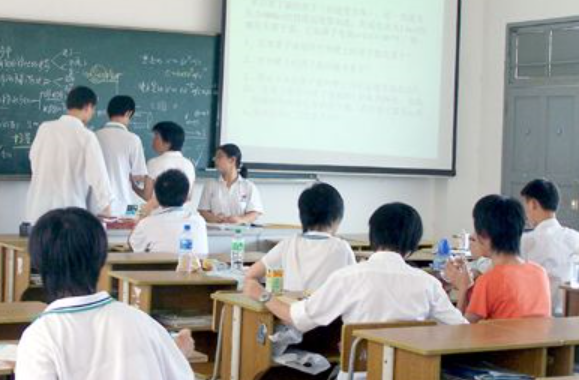 生命不可承受之重:安徽某初中生课堂上悄然逝去无人察觉