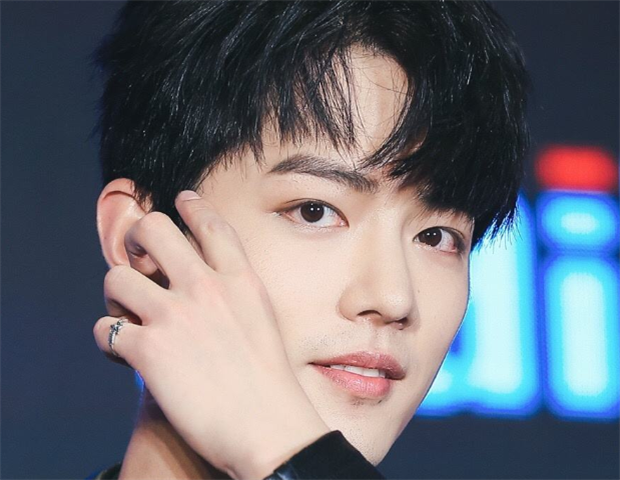 肖战起诉六名黑粉,这不叫玻璃心这是维权,网友:好刚一