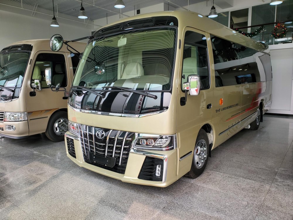 丰田考斯特的历代车型及高端定制