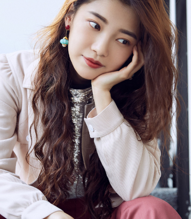 田依桐时尚个性写真,尽显满满的女人味,让人心动