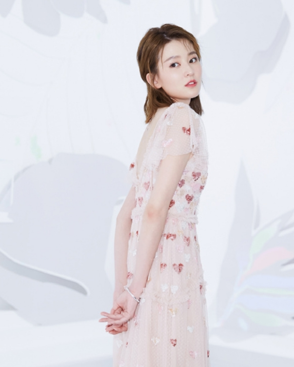 魅力女星乔欣,性感迷人活动写真,气质优雅清纯迷人