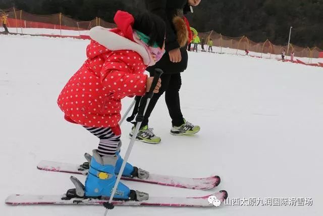太原九润滑雪场今天正式开业啦