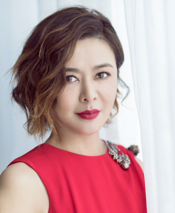 女星关之琳简约写真,知性优雅,彰显女神气质