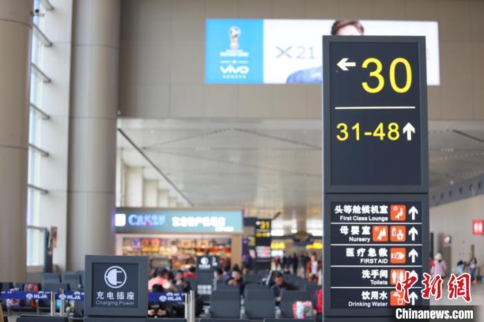 降雪影响哈尔滨机场68个航班取消