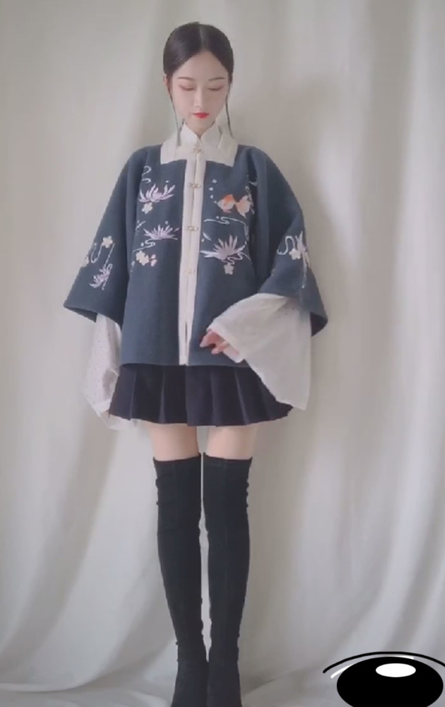 当汉服搭配短裙长筒靴,十级汉服娘又要出来吐槽,为了美不在乎