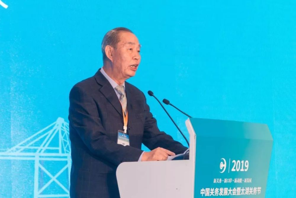 海关总署政策法规司副司长葛燕峰,海关总署统计分析司副巡视员张炳政