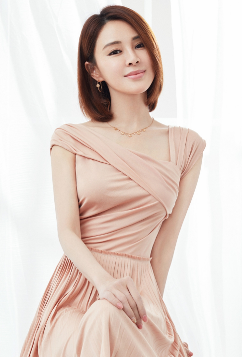演员关悦精美写真,温婉大气尽显知性美