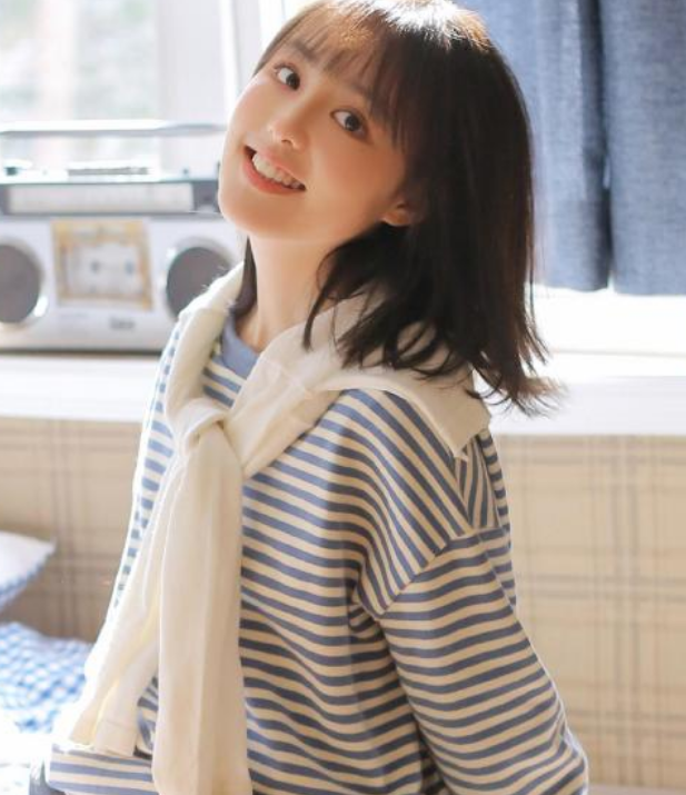 清新元气少女唯美组图,长相甜美可人,气质清纯灵动
