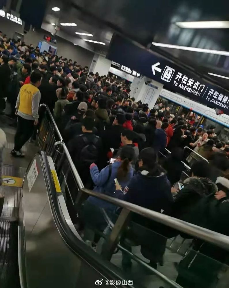 北京地铁10号线!昨天这个幺蛾子整大了!