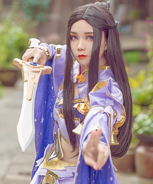 cosplay《王者荣耀》紫霞仙子露娜,彩色的瞳孔格外迷人