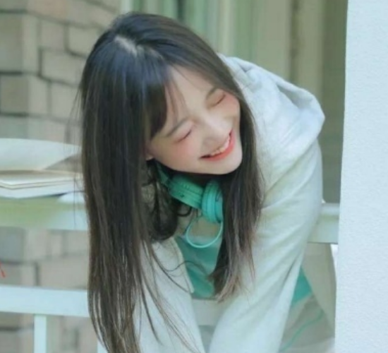 vip·超火·甜美女生头像:有没有那么一瞬间,你会觉得