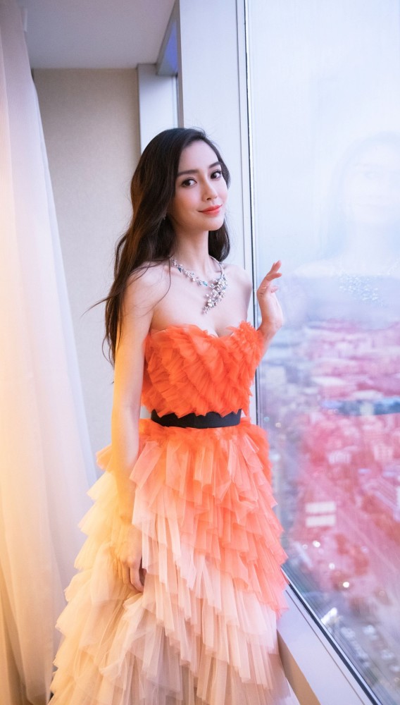 angelababy杨颖美拍,淡红色露肩长裙 轻盈曼妙