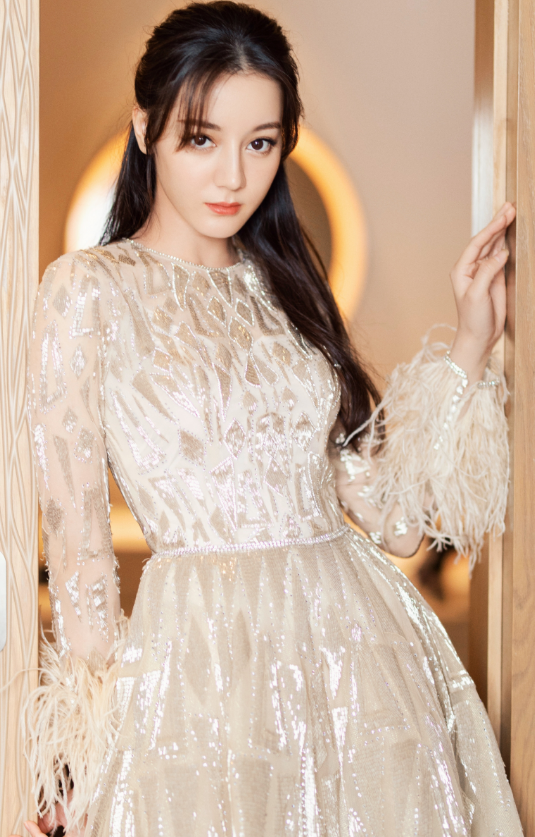 迪丽热巴精美壁纸,清新靓丽甜美灵动,散发迷人魅力