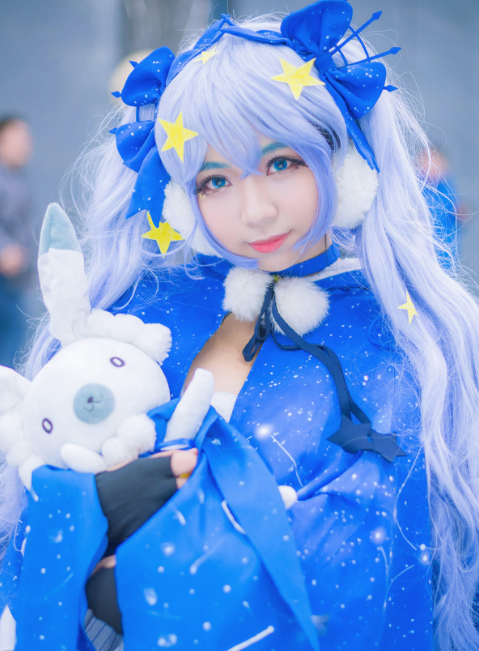 初音未来cos图片欣赏,可爱迷人的银发美少女