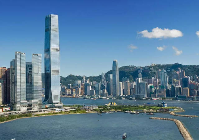 香港"最高"大楼,一栋收租45亿,一栋近100亿,竟都归一人所有!