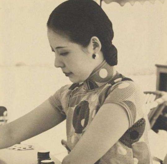民国最惨才女,幼年做童养媳,被婆婆咬断手筋,被渣男利用到死