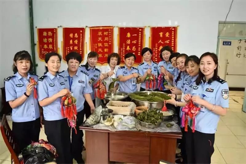 长春市第四看守所是吉林省唯一的一座女子看守所,由 56 名女警和 15