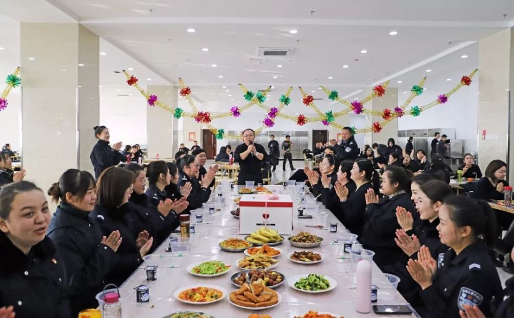 昌吉女子监狱举办第一次民警集体生日会