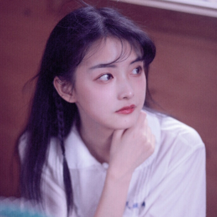 至尊版·超火女生头像:没有真正适合的两个人,只有互相迁就的两颗心