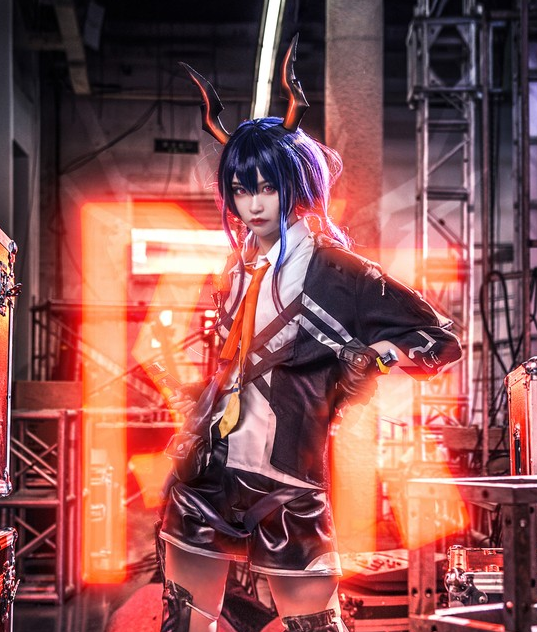 《明日方舟》陈cosplay,小姐姐完美演绎出了霸气的气质