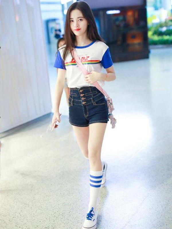 159cm的鞠婧祎,穿上它秒变大长腿,网友:矮个子求同款