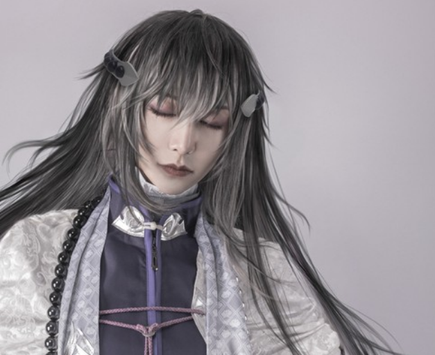 《刀剑乱舞》cosplay数珠丸恒次,表情迷人的可爱小哥哥
