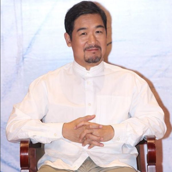 张国立生于天津,在陕西长大,16岁成为铁路工人