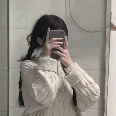 那我们看一下这组头像吧,这个女孩是个