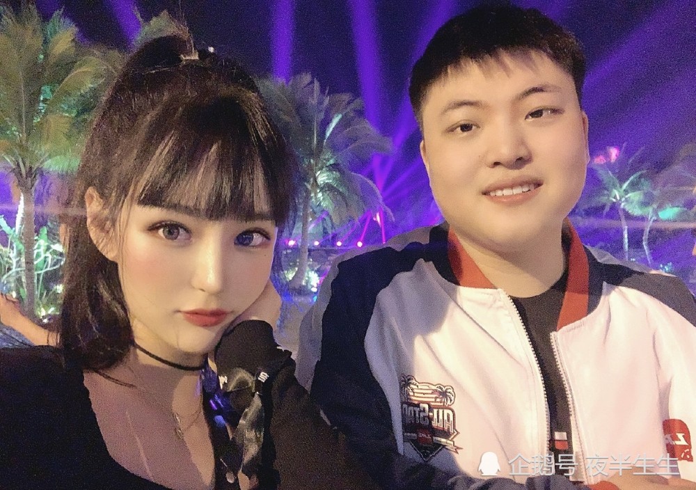 热烈庆祝婷婷和uzi在一起八百多天了,这真的是要和小明对着干
