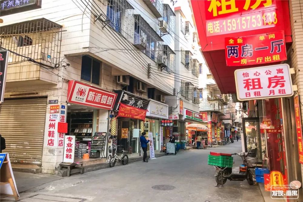 这一次我跟随人流,从市桥c出口,穿过钻汇广场过对面马路,就到了汀沙村