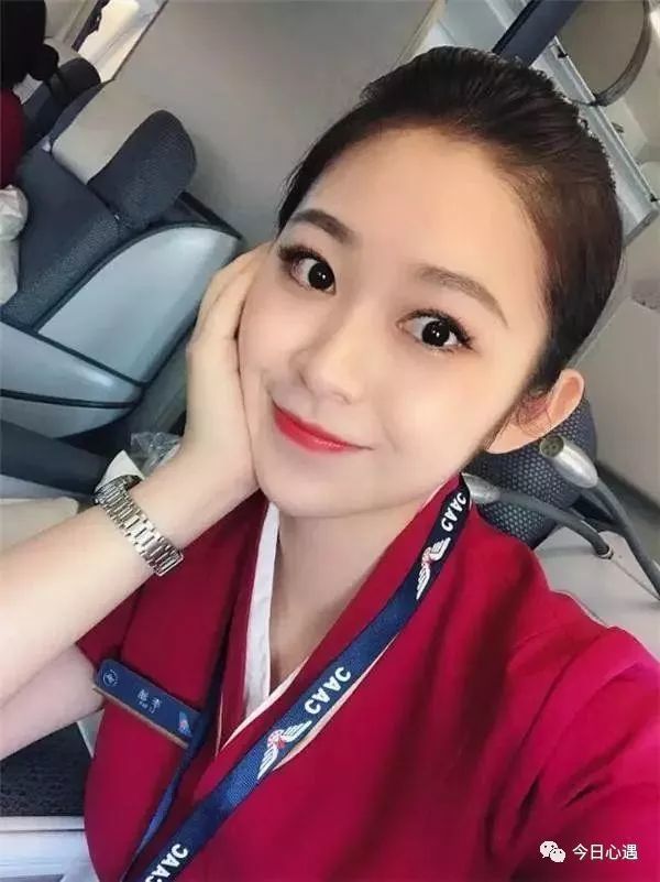 皮肤最白最细,脖子最长最挺 配上"亚洲最美"的深蓝色空姐制服 最精致