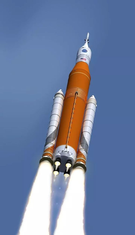 火箭太空发射系统sls(space launch system)基本就是航天飞机的翻版