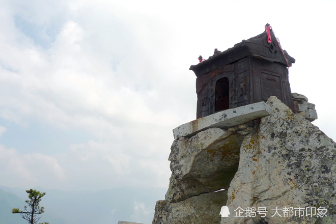 太兴山上的铁庙之谜,是奇人杰作,还是大自然的鬼斧神工?
