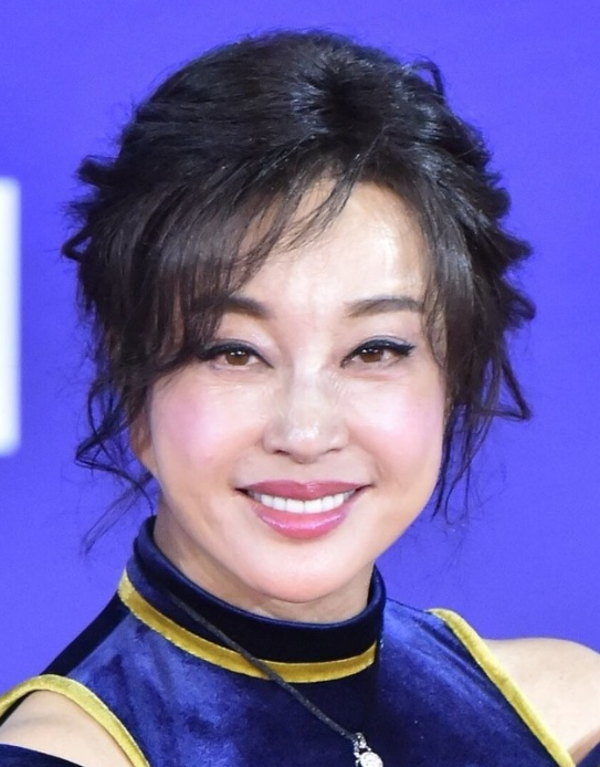 刘晓庆参加时尚活动,不老女神,颜值依旧在线