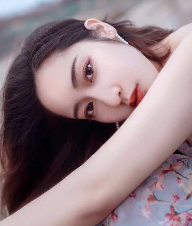 清纯小美女户外美图,甜美动人,活泼可爱的邻家少女