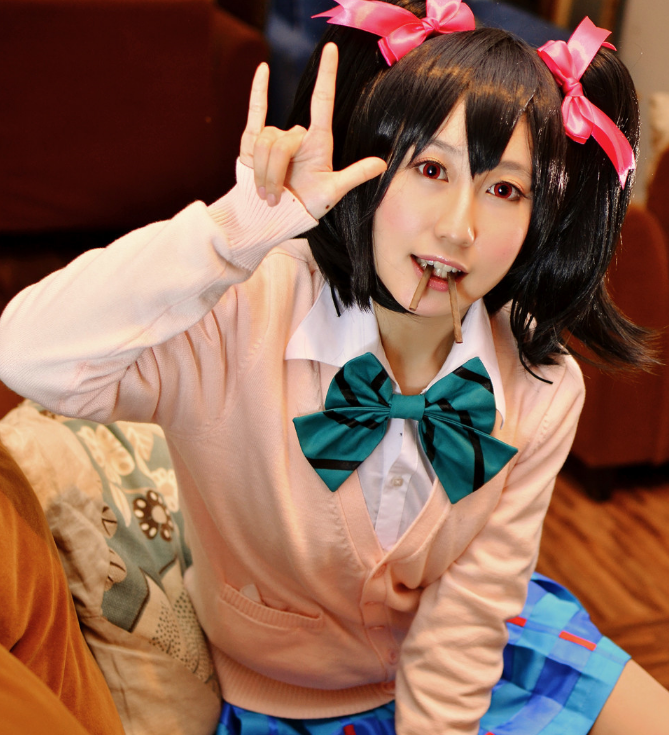 《lovelive》矢泽妮可cosplay,喜欢吃零食的可爱妮可