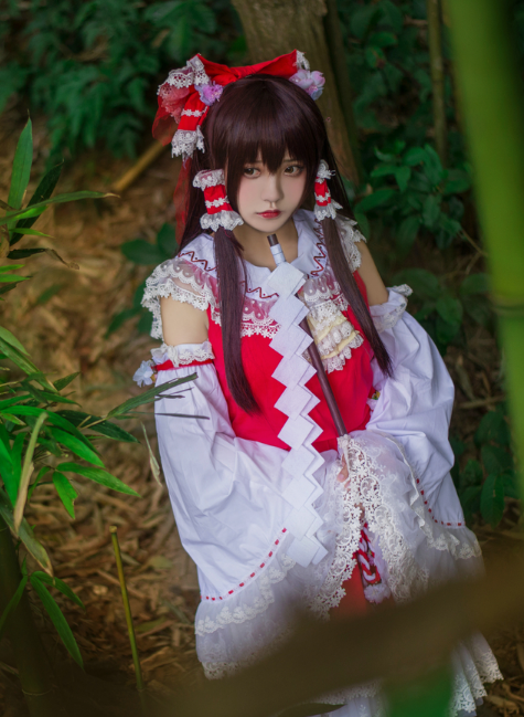 漂亮小姐姐cosplay,cosplay花木兰 丰胸 博丽灵梦cosplay图片欣赏,温婉动人的美丽小姐姐