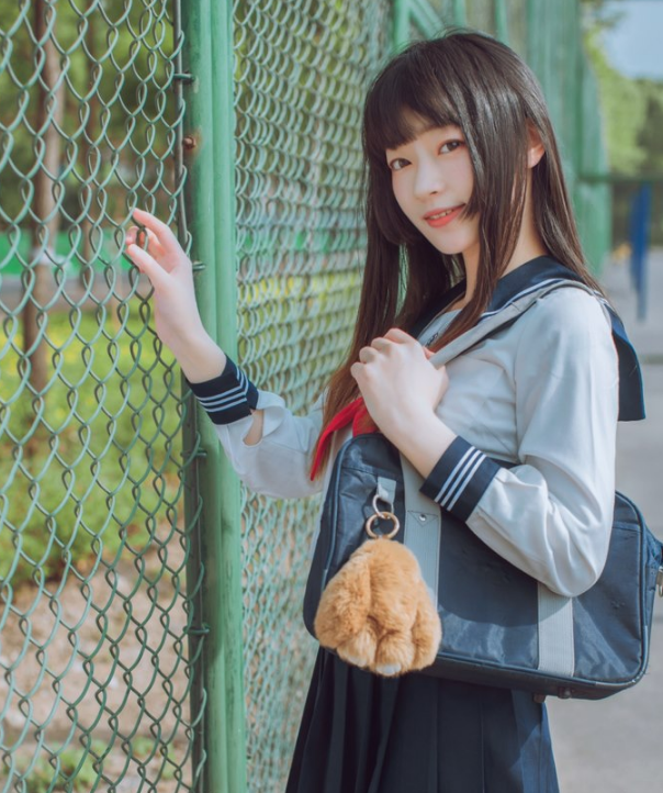 学院风女生写真美图,漂亮大方,魅力十足