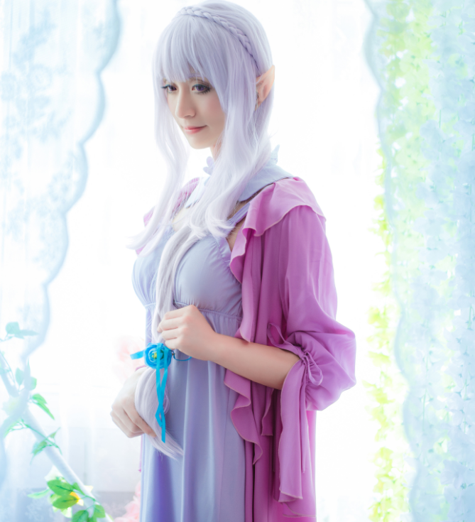 《从零开始的异世界生活》爱蜜莉雅cosplay,紫色长裙的姐姐端庄优雅