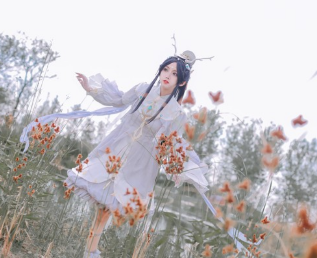 cosplay《剑侠情缘》蓬莱伞萝,面容精致的气质小姐姐