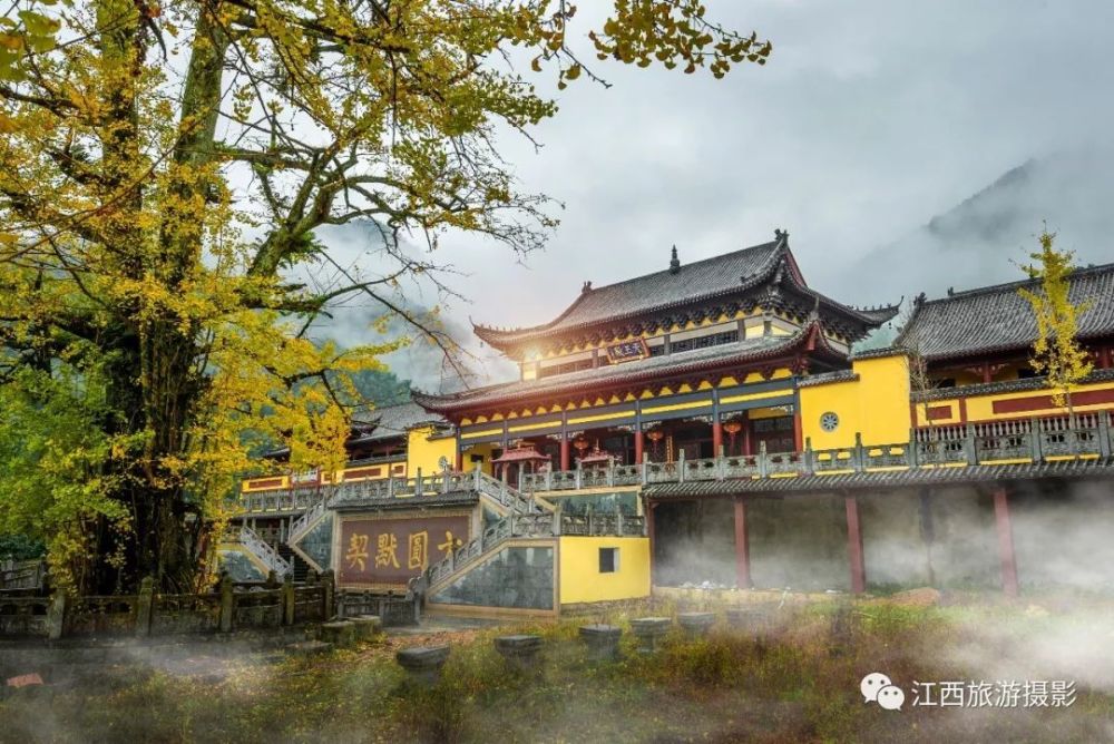 天下禅林始于宜春,洞山,仰山,塔林掩映;宝峰,百丈,梵音清唱.