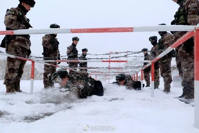 最美的不是下雪天,而是你在雪天守护着我