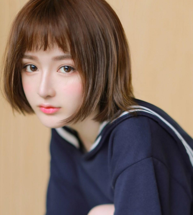 清纯养眼小姐姐,长相甜美气质迷人,散发少女气息