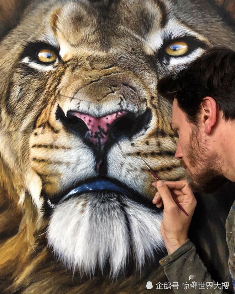 男子用高超的画技画出超逼真的老虎,堪比照片的画作让